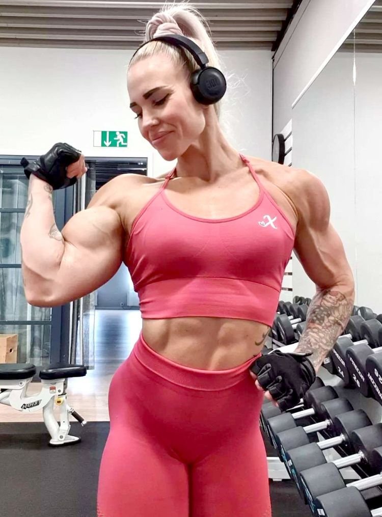 female bodybuilder